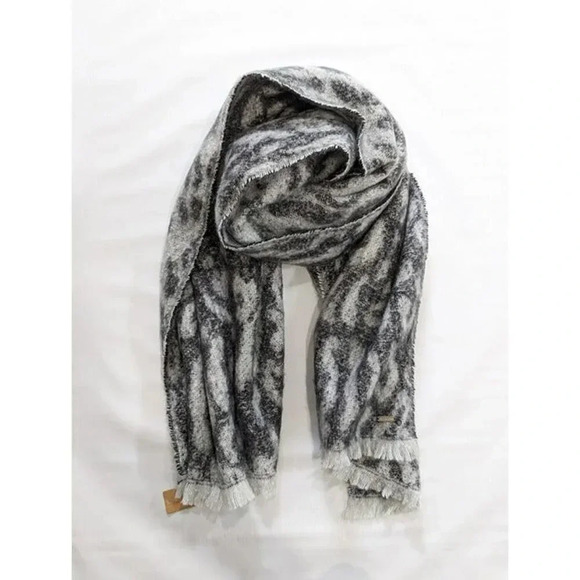 Steve Madden Women's Lofty Leopard-Print Woven Gray O/S (MSRP $38) - Picture 2 of 4